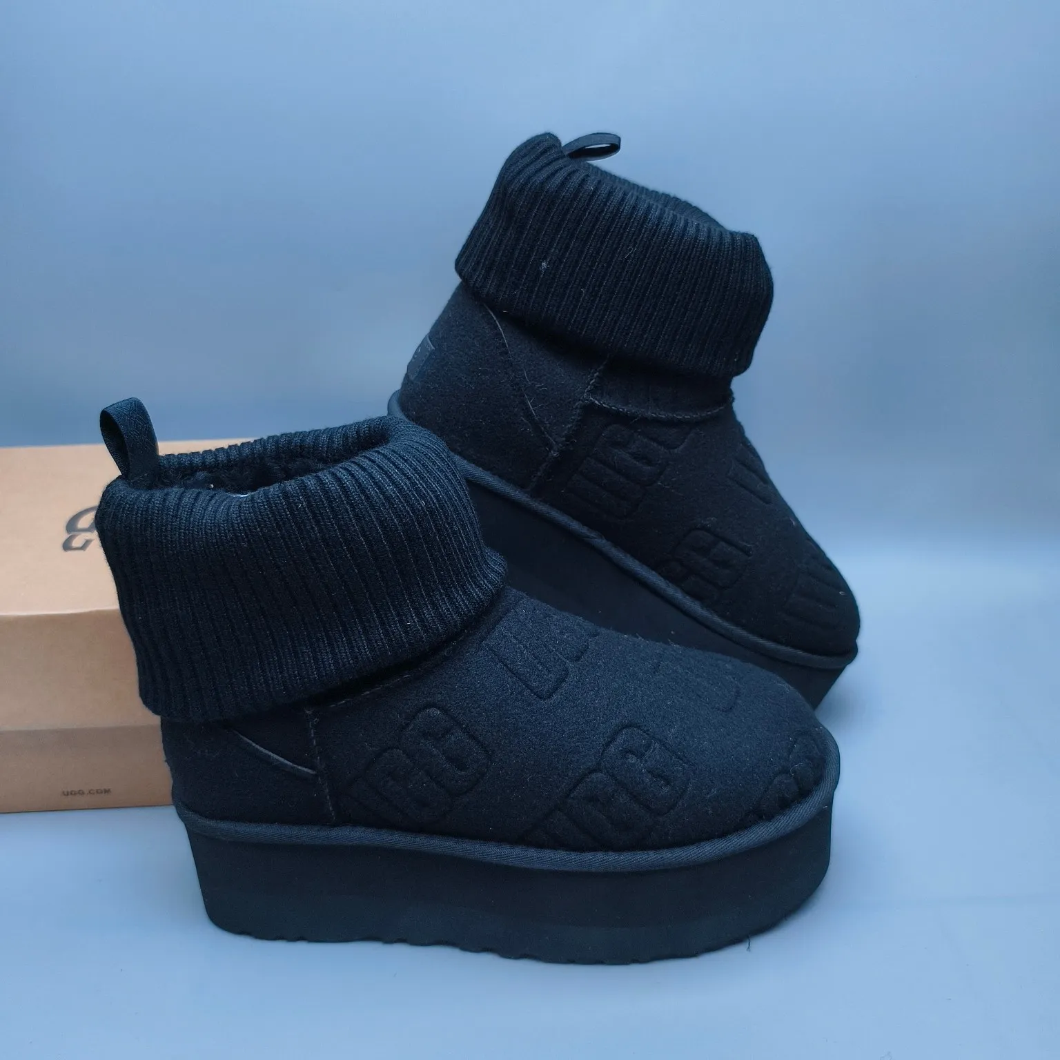 💰600 UGG sheepskin all-in-one snow boots 4047 suede LOGO wool top thick-soled boots Color: Gray Black Green Matching Size: 35-40